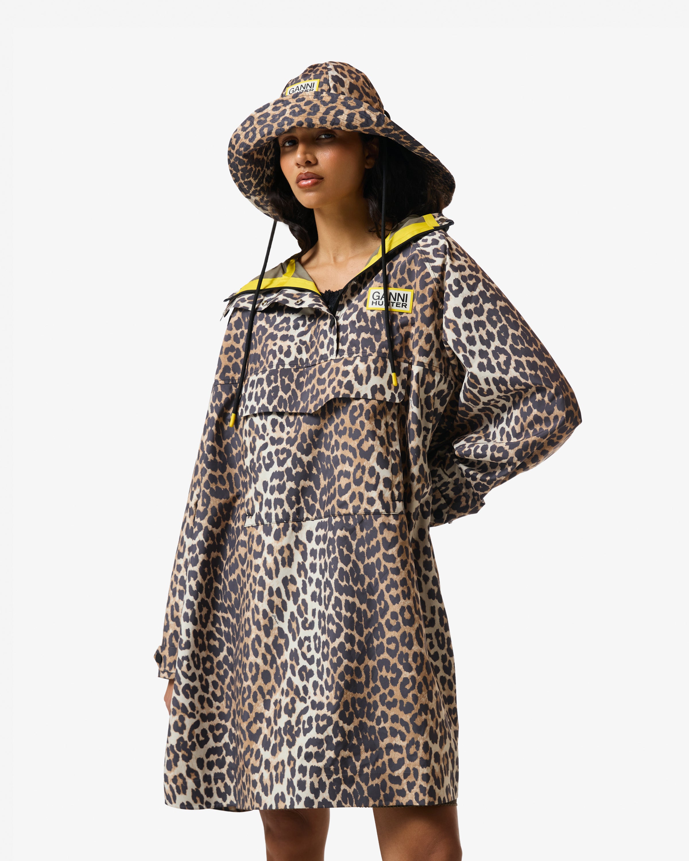 GANNIXHUNTERWATERPROOFPONCHO-HARU0010262-XB-3.jpg