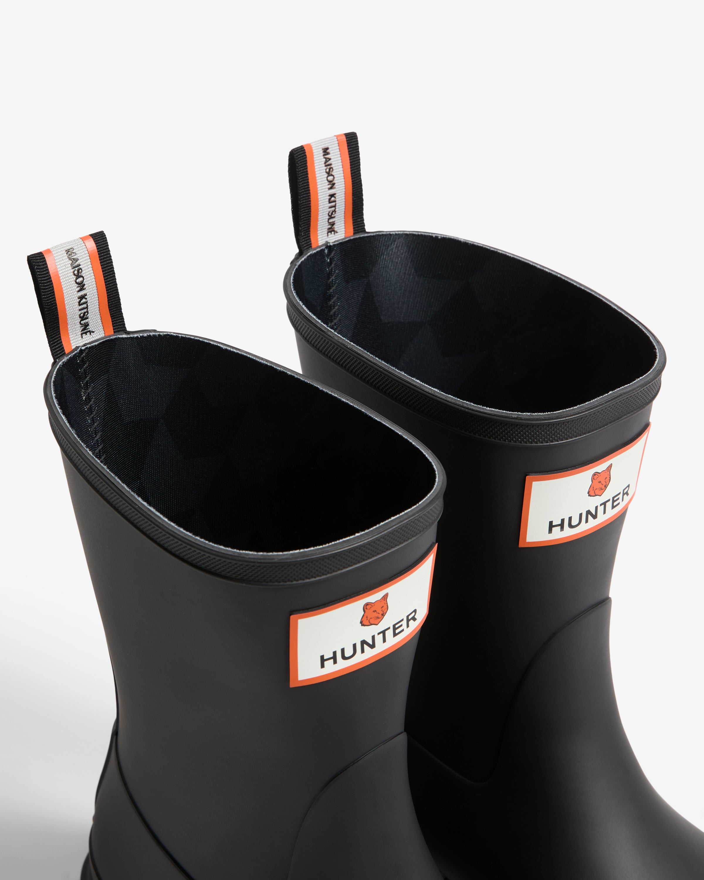 HFRU0031252-BLK-HUNTERXMAISONKITSUNEUNISEXDOWNPOURSHORTBOOT-5.jpg