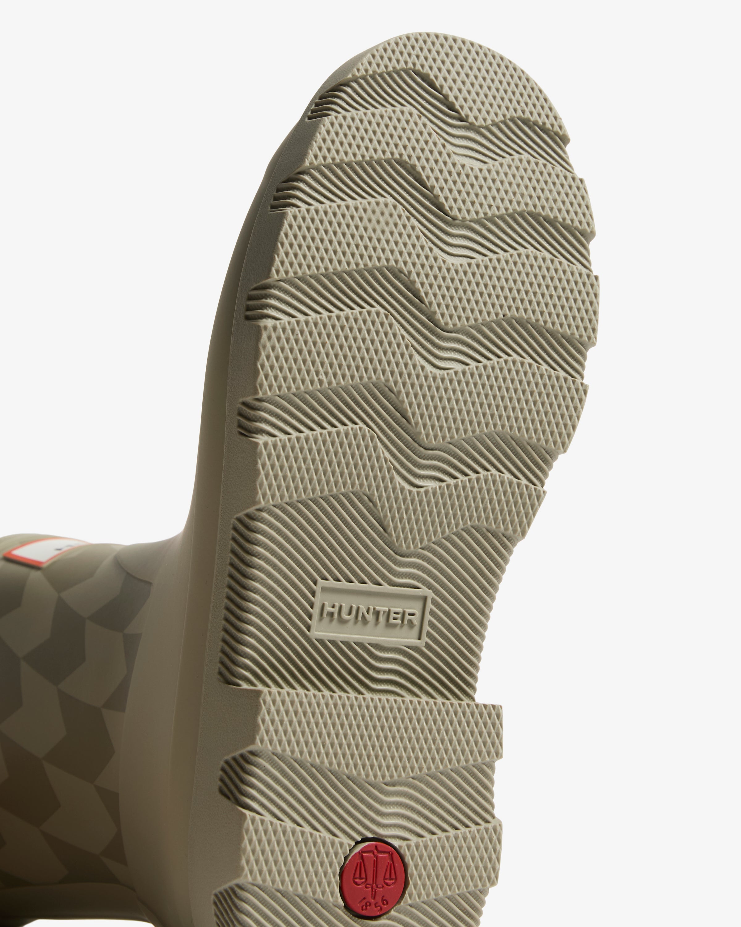 HFRU0032252-SA-HUNTERXMAISONKITSUNEUNISEXDOWNPOURSHORTCHEVRONPRINTBOOT-4.jpg